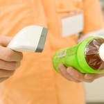 コンビニで40本のお茶を購入　※この画像はイメージです(TAGSTOCK2／Adobe Stock）