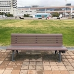 一見すると、普通のベンチに見えるけれど…＝いずれも神戸市内