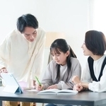 「教育費インフレ」と「中受信仰」過熱化による親子間のコミュニケーションが課題に　※画像はイメージです（taka/stock.adobe.com）