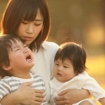 「暖房を極力使わず過ごす」「もやしと納豆で栄養を摂る」…ひとり親家庭の年末年始、家計一層厳しく