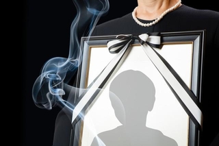 「AI故人」は賛成？反対？　※画像はイメージです（Paylessimages/stock.adobe.com）