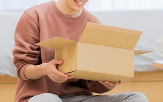 メルカリで届いたパソコンを開いてみたら……写真はイメージです（japolia/stock.adobe.com）