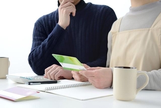 家計全体の状況は7割以上が「良くならない」と予想　※画像はイメージです（takasu/stock.adobe.com）