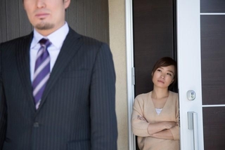 浮気がバレていないと思う理由は？　※画像はイメージです（buritora/stock.adobe.com）