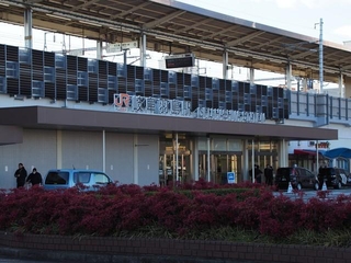 新羽島駅から東海道新幹線・岐阜羽島駅が見える