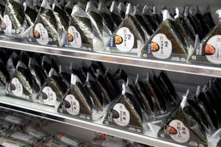 コンビニの主力商品であるおにぎり　※画像はイメージです（Robertvt/stock.adobe.com）