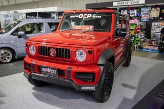 「オカダエンタープライズ」OEP222のノマドは、かなり手が加えられて迫力のあるエアロが目を惹く。