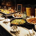 料理を残したら罰金××円…ビュッフェレストランの表示は有効？「お金を払っているのに」【弁護士が解説】