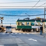 江ノ電・鎌倉高校前踏切（oben901/stock.adobe.com）