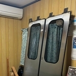 趣味が高じて電車のドアを購入してしまったちばいなさん（ちばいなさん提供）