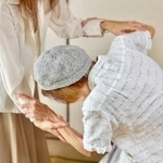 家族の介護と仕事の板挟みで苦しいのはどうして？　※画像はイメージです（smile/stock.adobe.com）