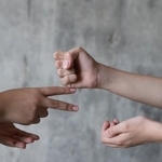 「最初はグー」をしない高校生は意外にも多い？ ※画像はイメージです（Acento Creativo/stock.adobe.com）