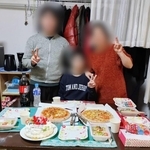 家族で誕生日会。今は家族と過ごす時間を大事にしています（提供写真）