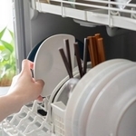 手洗いと食洗機、どちらが水道光熱費を節約できる？　※画像はイメージです（polkadot/stock.adobe.com）