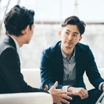 頼れる上司は部下の話を親身になって聞いてくれる※画像はイメージです（Trickster*/stock.adobe.com/）