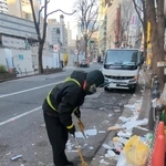 三が日明けの地獄…渋谷は視界の向こうまでゴミが果てしなく続いていたという（スミレンジャーZさん提供）