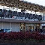 新羽島駅から東海道新幹線・岐阜羽島駅が見える