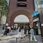 銀座四丁目の交差点にある東京鳩居堂。現在、鳩居堂は京都・東京・横浜に展開する（Googleマップから引用）