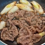 すき焼きをひとり占め～！（画像提供：イナダシュンスケさん）