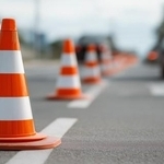 「古都ならではの美意識ですね」奈良の平城宮跡に設置されたカラーコーンが雅すぎる