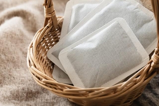 冬の寒さ対策で活躍する使い捨てカイロ※画像はイメージです（shironagasukujira/stock.adobe.com）