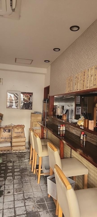 停電により明かりが落ちた店内。営業は断念せざるを得なかった／手打ち陰日向さん（@teutikagehinata）提供