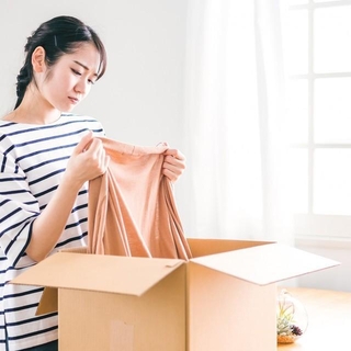 頼んだ食品だと思ったら服？置き配の罠とは　※画像はイメージです（FineGraphics/photoAC）