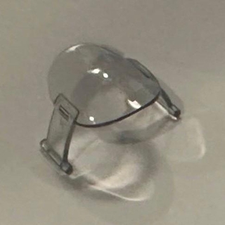 家の中で謎のプラスチックパーツを発見／カーラキャットカフェさん提供