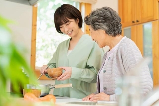 介護と仕事の両立のために※画像はイメージです （One/stock.adobe.com）