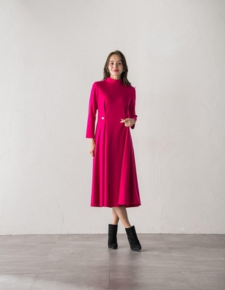 Viaggio Blu（ビアッジョブルー）のルミナリー圧縮スムースワンピース（ジャヴァコーポレーション提供）