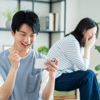 受験勉強をしない息子にどう接すればいい？　※画像はイメージです（arancione/photoAC）