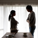 単身赴任夫の不倫は許すべき？　※画像はイメージです（naka/stock.adobe.com）