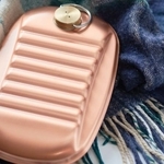 湯たんぽ直接触れたらヤケドの恐れ→植皮手術のケースも　湯たんぽの正しい使い方とは