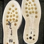 「どういうことや」歩行中に両足の靴底が“全部外れた”　おろしたての靴で起きた異変に210万表示「令和のシンデレラ」「靴底のボイコット」