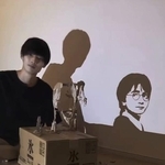 ダンボールを使った“影アート”で世界的に注目を集めるクリエイター、黒主厳太さん（黒主さん提供、Xよりキャプチャ撮影）