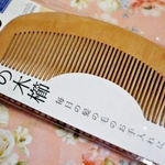 100均で購入した桃の木櫛（画像提供：恋鞠堂さん）