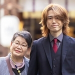 「本当に優しい子に育ちました」成人式の朝、祖母の手を取り氏神様へ-息子の後ろ姿に母が胸いっぱい、SNSに感動の声続々