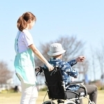 福祉職×副業の新しい働き方とは？※イメージ画像（ koumaru/stock.adobe.com/）