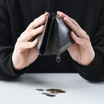 氷河期世代が借金をしたきっかけは…　※画像はイメージです（takasu/stock.adobe.com）