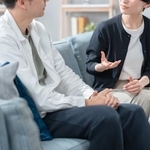 もし結婚前の自分に戻れるとしたら…　※画像はイメージです（naka/stock.adobe.com）