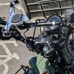 「若い子は笑うでしょうな」“オヤジくさい”と敬遠したハンドルカバーを導入　寒さに耐えきれず装着した中年ライダーに「事故るよりいい」と共感続出