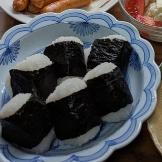 子どものために用意されたおにぎり