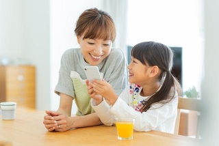 日本の保護者は「大学院進学」の期待は低い傾向　※画像はイメージです（japolia/stock.adobe.com）