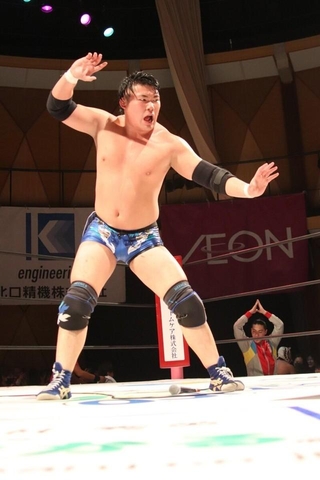 試合では阿波おどりのポーズを披露することも／佐野蒼嵐さん提供