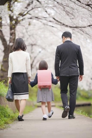 子どもの入学式のため有給休暇を申請したところ、上司から看護休暇が使えるといわれ驚いたという（photoACより「kACworks」さん撮影、イメージ画像）