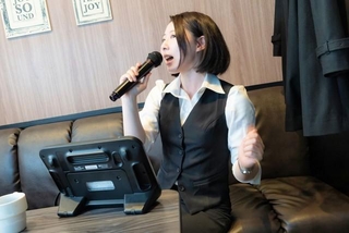 カラオケボックス業界のバチバチのバトルが勃発！？※画像はイメージです（ODN/stock.adobe.com）