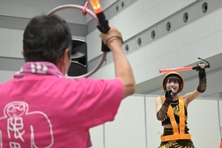 松山さんとHIDEさんのライブ中の一幕／松山あおいさん（@aoi_15candy）提供