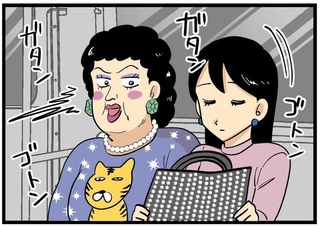 電車で隣に座ったのは…