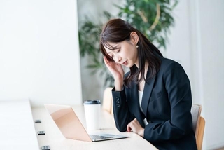 約6割の女性が「不調を感じている」　※画像はイメージです（ponta1414/stock.adobe.com）