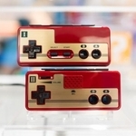 ファミコンのコントローラー(yu_photo/stock.adobe.com)